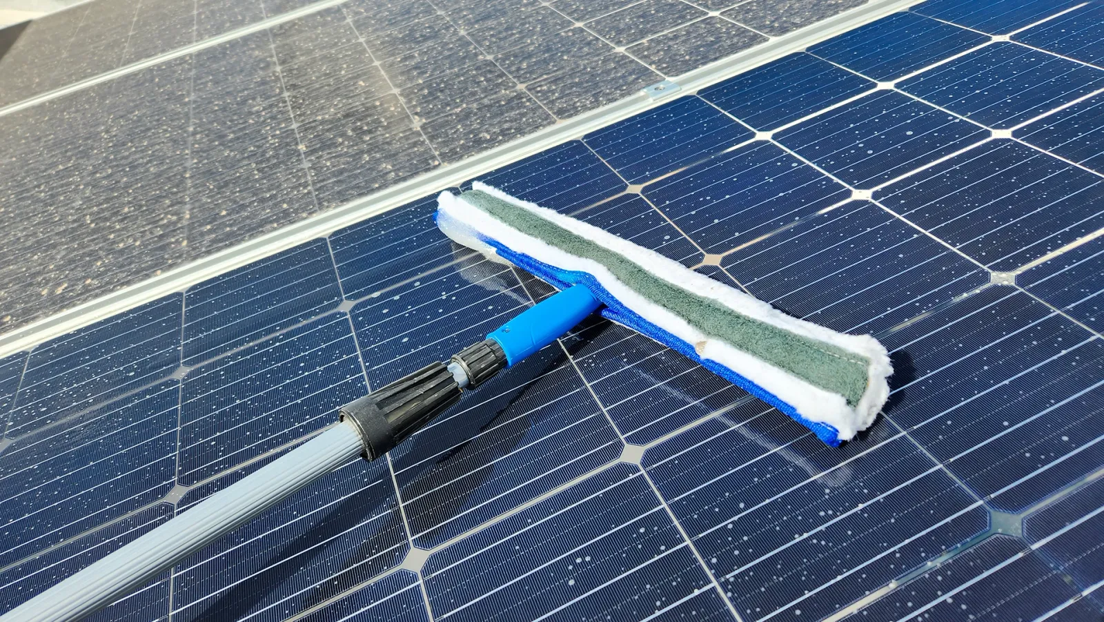 Pourquoi et combien coûte le nettoyage de vos panneaux photovoltaïques ?