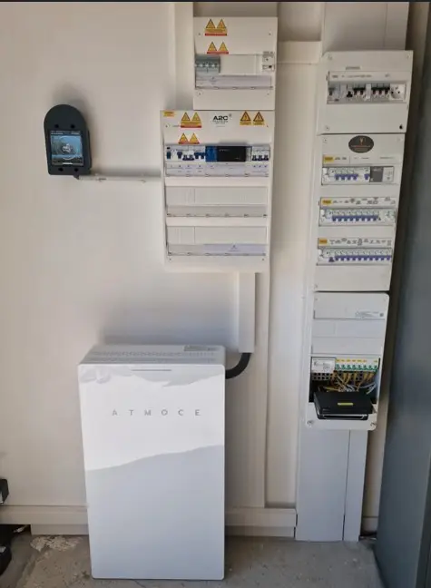 Installation Solaire de 5 kWc avec Batterie de Stockage à Charvieu-Chavagneux (38)