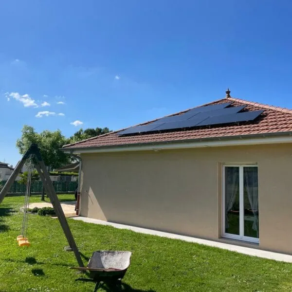 Panneaux solaire sur un toit à Ruy Motnceau