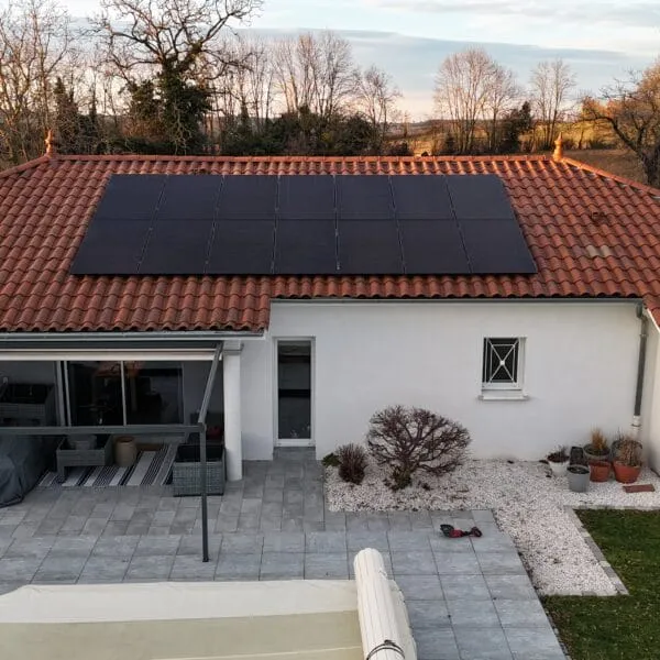 Panneaux photovoltaïque sur un toit