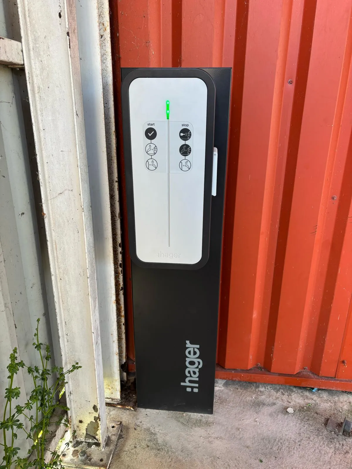 Installation d'une borne de recharge ร Domarin (38)